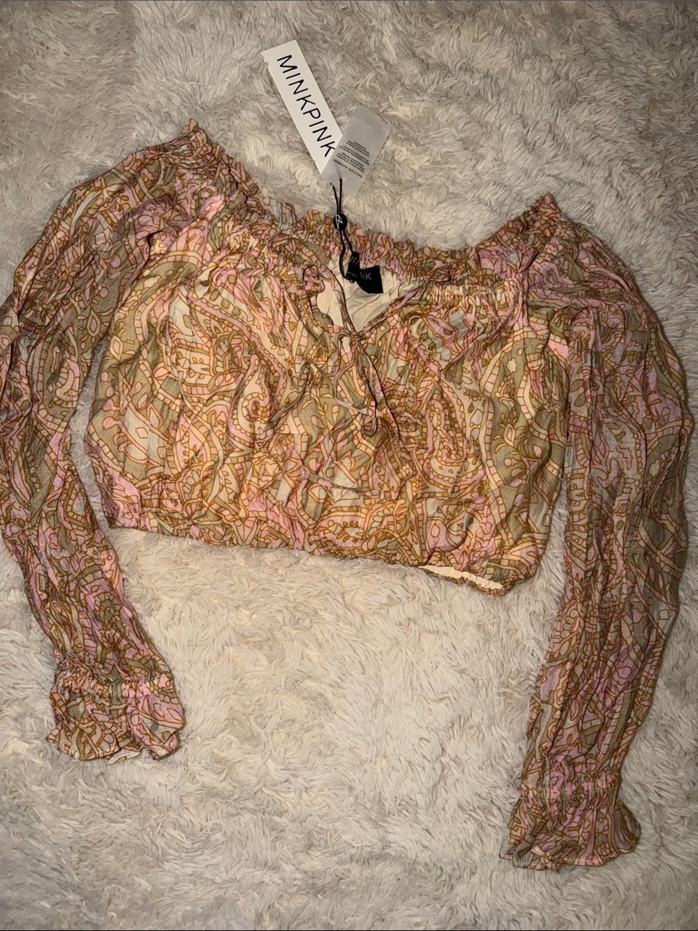MINKPINK Pink & Olive Paisley Off-Shoulder Long Sleeve Crop Top